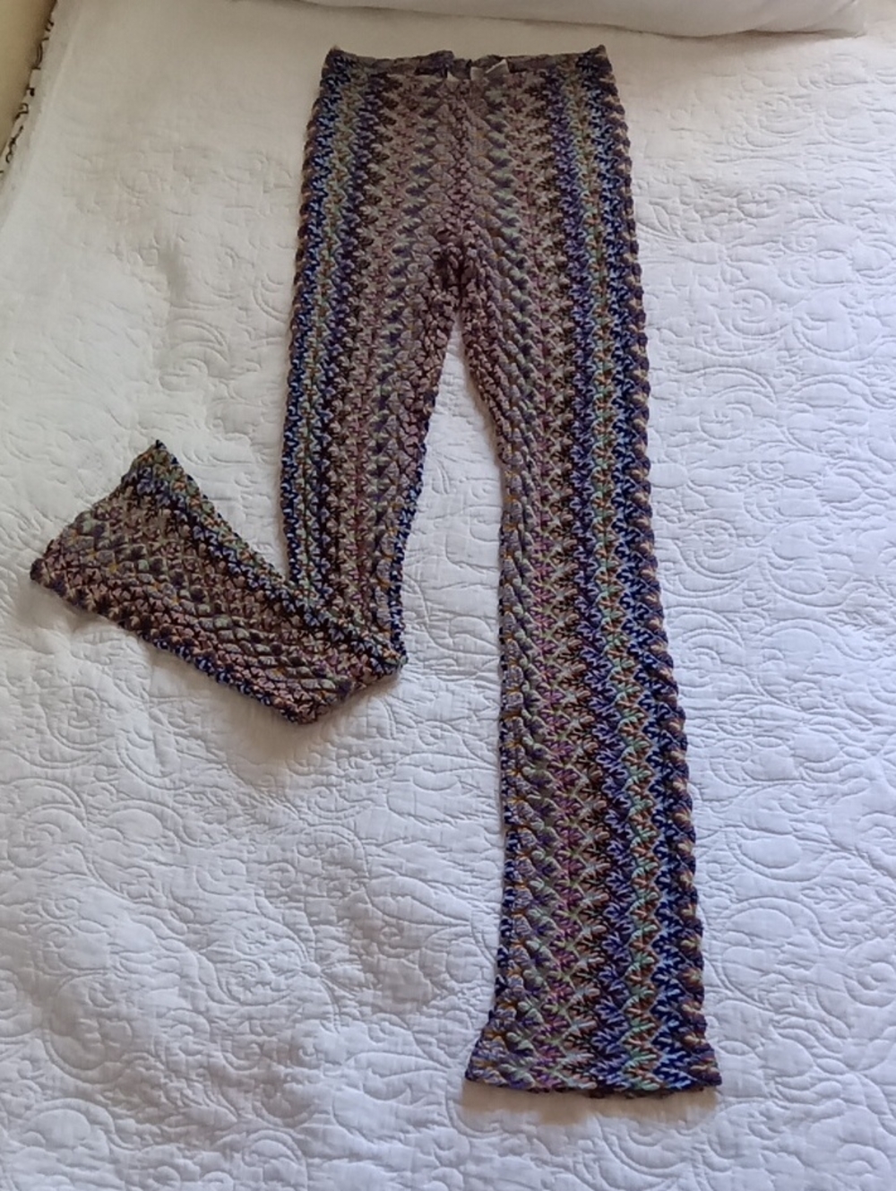 Express y2k Multicolor Zigzag Flame Stitch Knit Leggings — Purple, Blue, Green